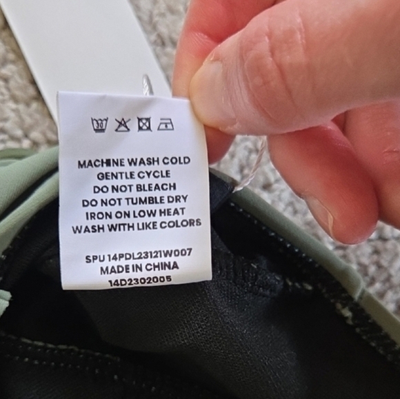 NWT Bloomchic Contrast Twist Front Skinny One Piece Swimsuit - Picture 7 of 7